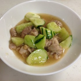 きゅうりと鶏肉の炒め物〜中華スープ風