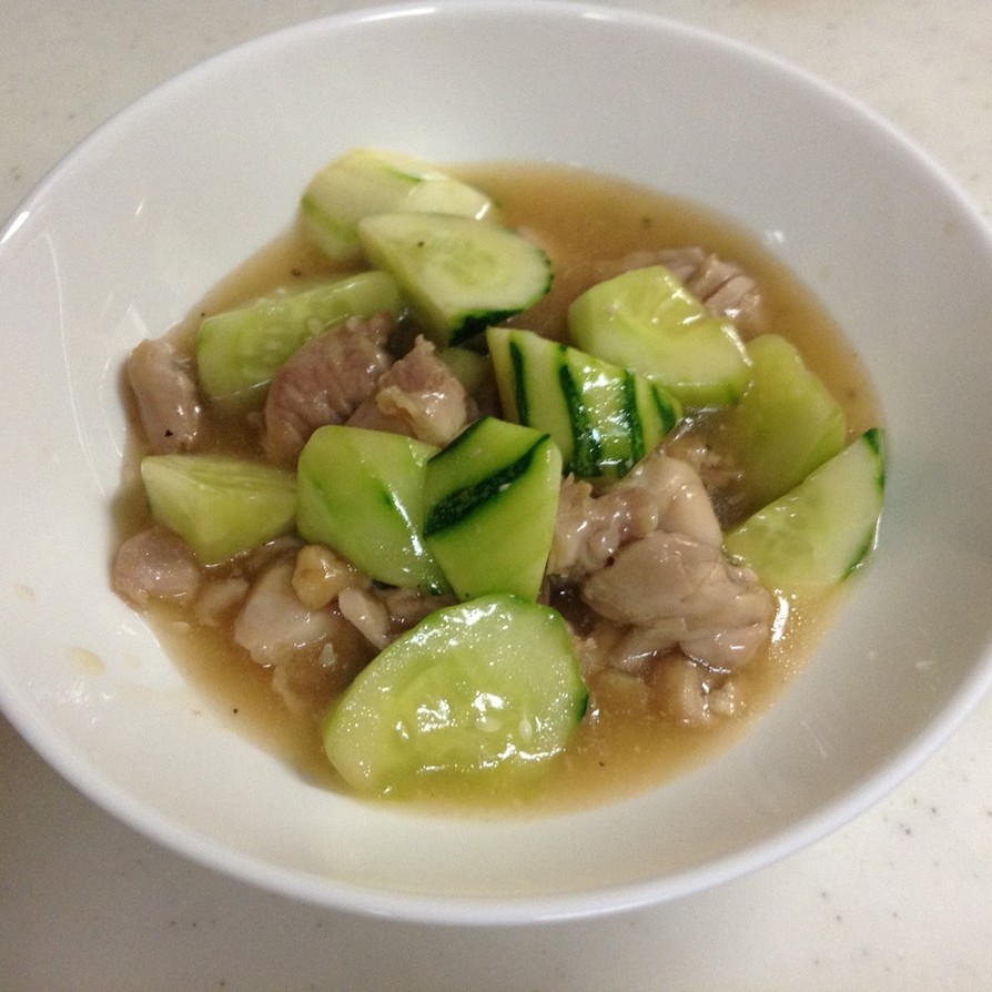 きゅうりと鶏肉の炒め物〜中華スープ風の画像