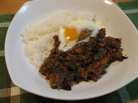 簡単♪冷蔵庫の余り野菜で☆ドライカレー