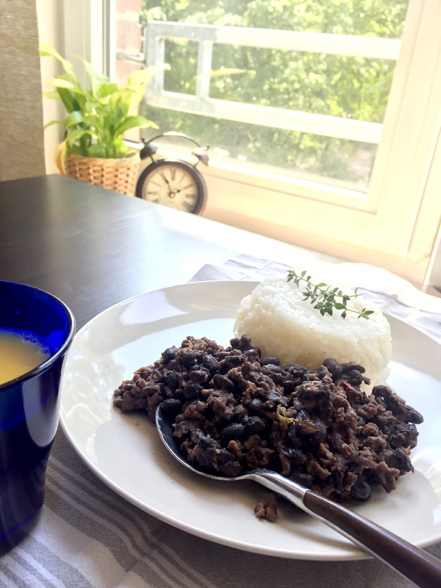 【メキシコ料理】黒豆と岩塩のチリコンカンの画像