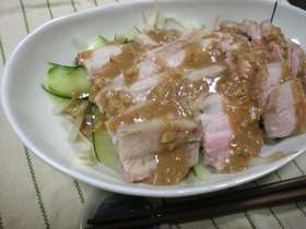 *茹で豚のクルミみそダレ*