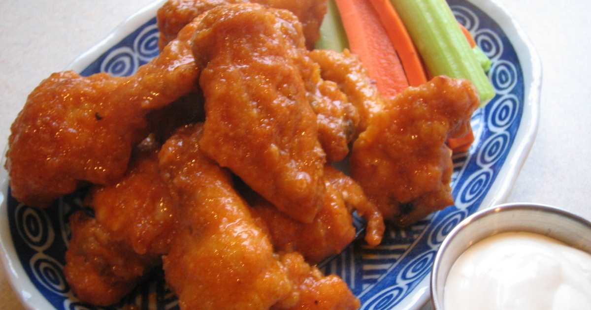 スロークッカーハニーバッファローチキンウィングのレシピ