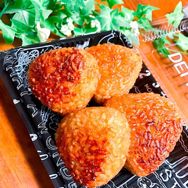 トースターde染み染み 焼きおにぎり レシピ 作り方 By 双子まま クックパッド 簡単おいしいみんなのレシピが360万品
