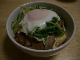 豚肉と豆腐の「のっけご飯」