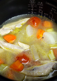 炊飯器で簡単！手羽先の先で野菜スープ