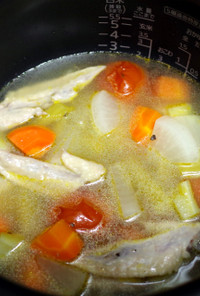 炊飯器で簡単！手羽先の先で野菜スープ