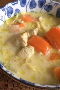 チキンと野菜のミルクカレースープ