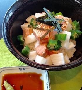サラダサーモンを使用した和風丼
