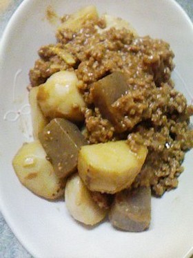 寒い!里芋の肉味噌煮