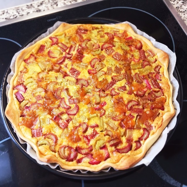 アルザス風ルバーブトルテ スイスのタルト レシピ 作り方 By カウベル夏子 クックパッド 簡単おいしいみんなのレシピが349万品