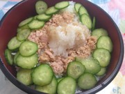 ツナときゅうり、大根おろしのあっさり丼の写真