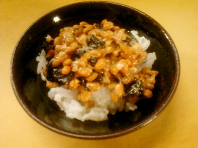 韓国海苔風味の納豆ごはんの写真