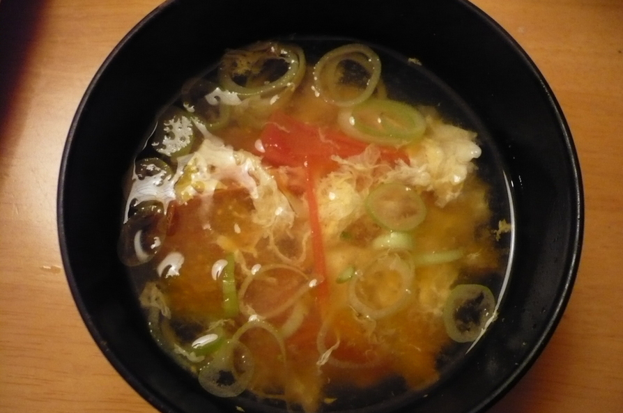 トマトと卵の暖かいスープの画像