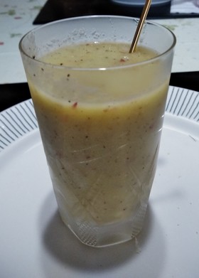 リンゴとバナナとキウイのスムージー