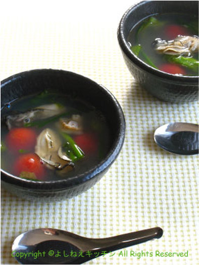 牡蠣のサラダスープの写真