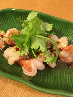 おつまみに♪タイ風えびパクチー
