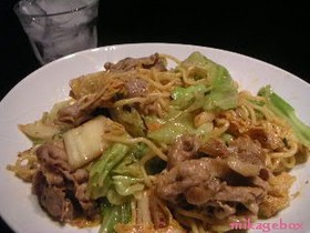 醤油が香るキムチ焼きそば