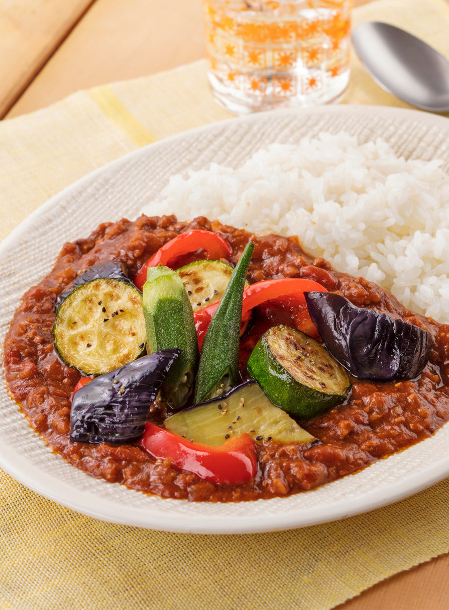 夏野菜とひき肉の彩り☆トマトカレーの画像