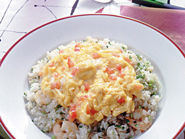 トマトとえびのスクランブルドエッグオムライス