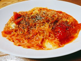 トマトとモッツァレラのしらたきパスタ