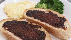 お酒のアテや朝食☆ドライトマトのトースト