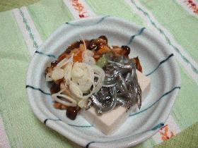 刺身小女子と湯葉豆腐のきのこあん