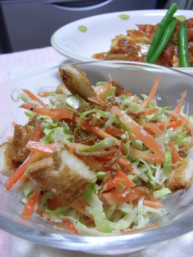 中途半端に残った食パンでシーザーサラダ☆