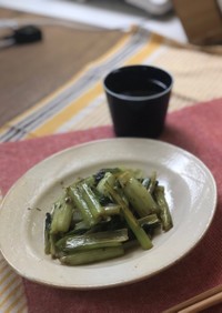 小松菜をニンニクとオリーブオイルで炒め煮