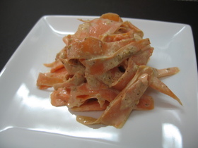 あと一品に!にんじんの胡麻マヨネーズ。