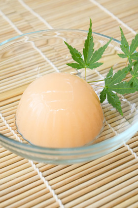 とっても簡単!桃缶で*丸ごと白桃ゼリー