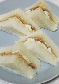 生ハムとフェタチーズのサンドイッチ