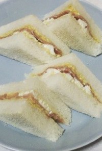 生ハムとフェタチーズのサンドイッチ
