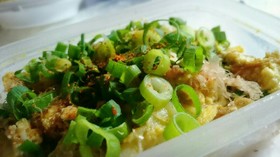 煮汁で豚肉の卵とじ
