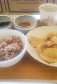 雑穀米と豚肉の生姜焼き定食