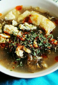 簡単モズクと油あげのアジアンピリ辛スープ