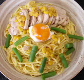 鶏むね肉と温玉のヘルシークリームパスタ★