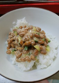 納豆ときゅうりのマヨネーズご飯