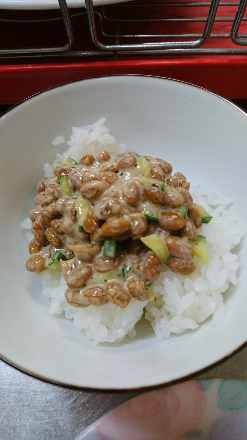 納豆ときゅうりのマヨネーズご飯の画像