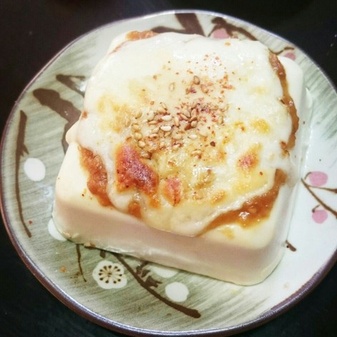 簡単！レンチン☆やみつき味噌チーズ豆腐