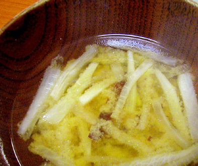 サツマイモとダイコンの柚風味味噌汁の写真
