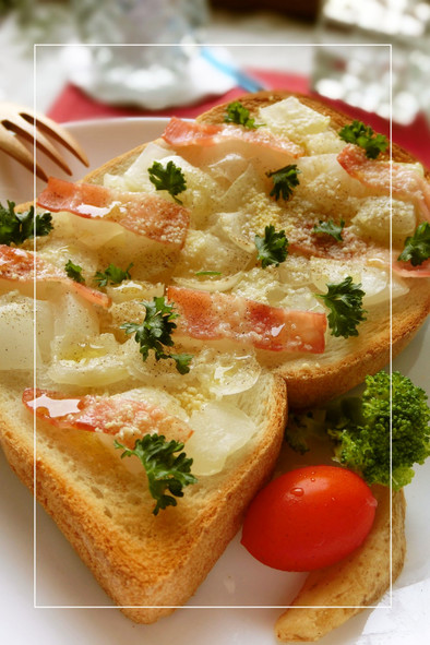 柔らか玉葱×ベーコンのあっさりトーストの写真