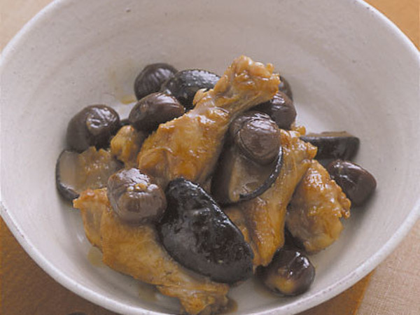 鶏手羽肉と栗のうま煮