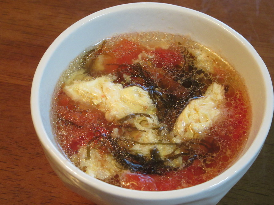 さっぱり旨い！トマトともずく酢の卵スープの画像