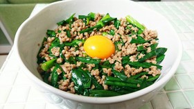 簡単☆ひき肉とニラの甘辛絶品丼☆