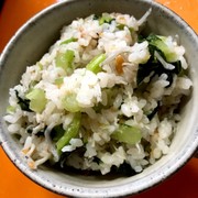 野沢菜・ちりめんじゃこ・梅の混ぜご飯の写真