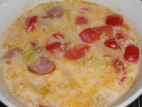 野菜スープはコンソメと牛乳味