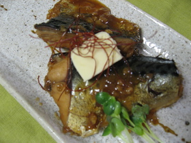 さば味噌煮 にんにく入でご飯もりもり