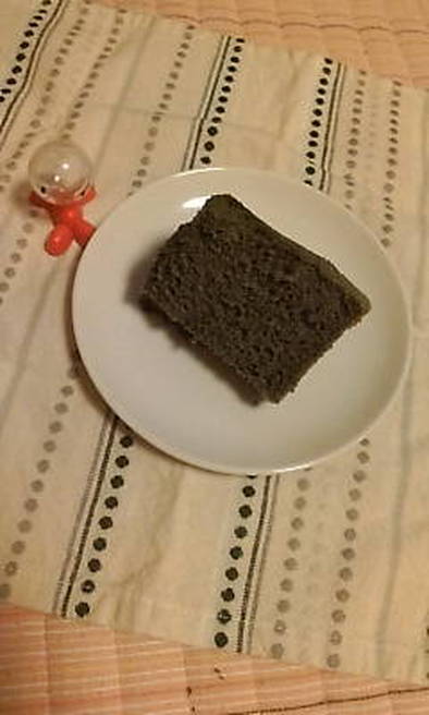 黒ごまシフォンケーキの写真