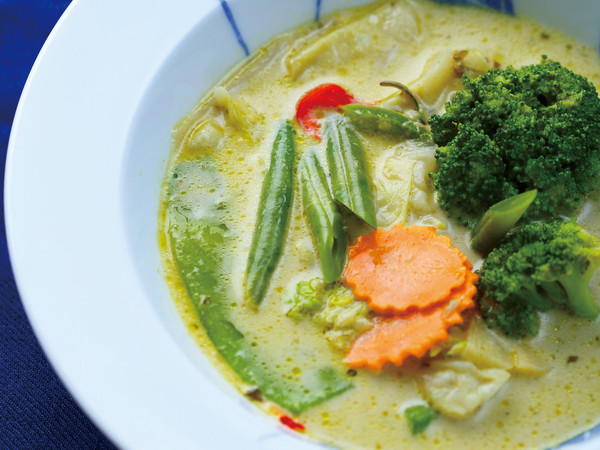 野菜たっぷりココナッツグリーンカレー
