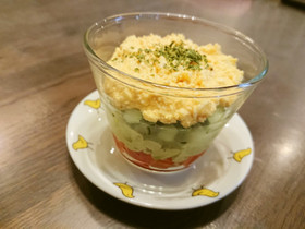 4層の彩り!カップサラダ
